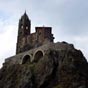 La chapelle Saint-Michel d'Aiguilhe est un bijou d'architecture. Construite au sommet d'un rocher volcanique de 82 mètres de haut, on y accède au bout d’un cheminement d’accès comportant 268 marches (comptez une dizaine de minutes environ). Au Xe siècle, 